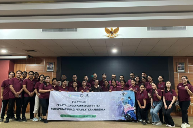PELATIHAN PENATALAKSANAAN KEPERAWATAN PERIOPERATIF BAGI PERAWAT KAMAR BEDAH